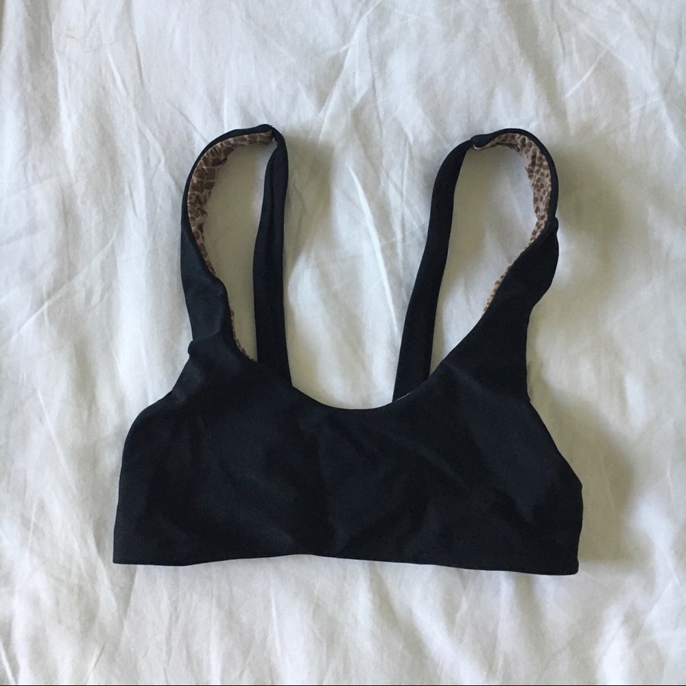 Acacia kanaio tops in storm